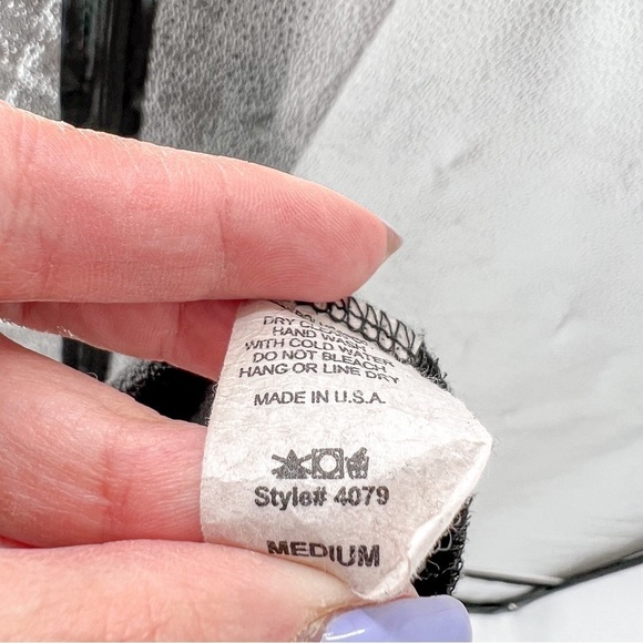 Entro black top with a tie on the front - Picture 5 of 5